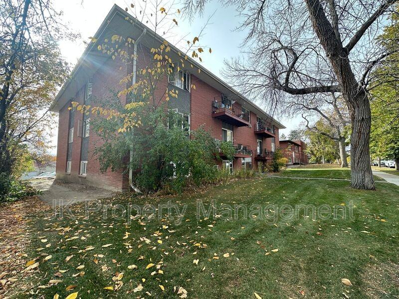 1110 2nd Ave S #04 - Photo 3 of 27