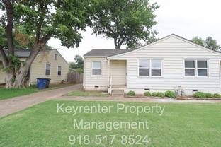 923 E 37th Pl - Photo 1 of 1