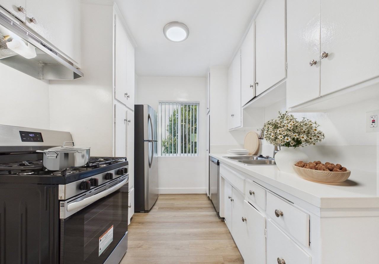Buffalo Sherman Oaks Apartments - Photo 6 of 38