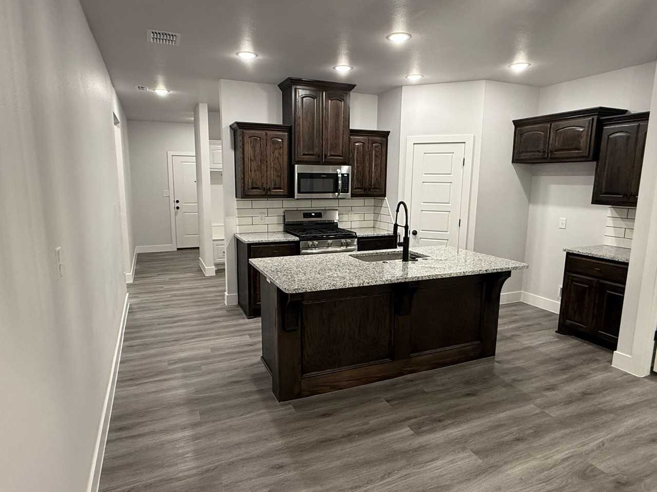 5918 Viola Ave - Photo 3 of 4
