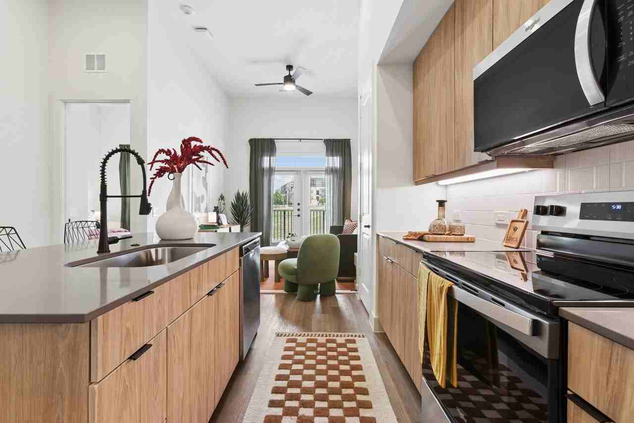 Lirica - Photo 2 of 24