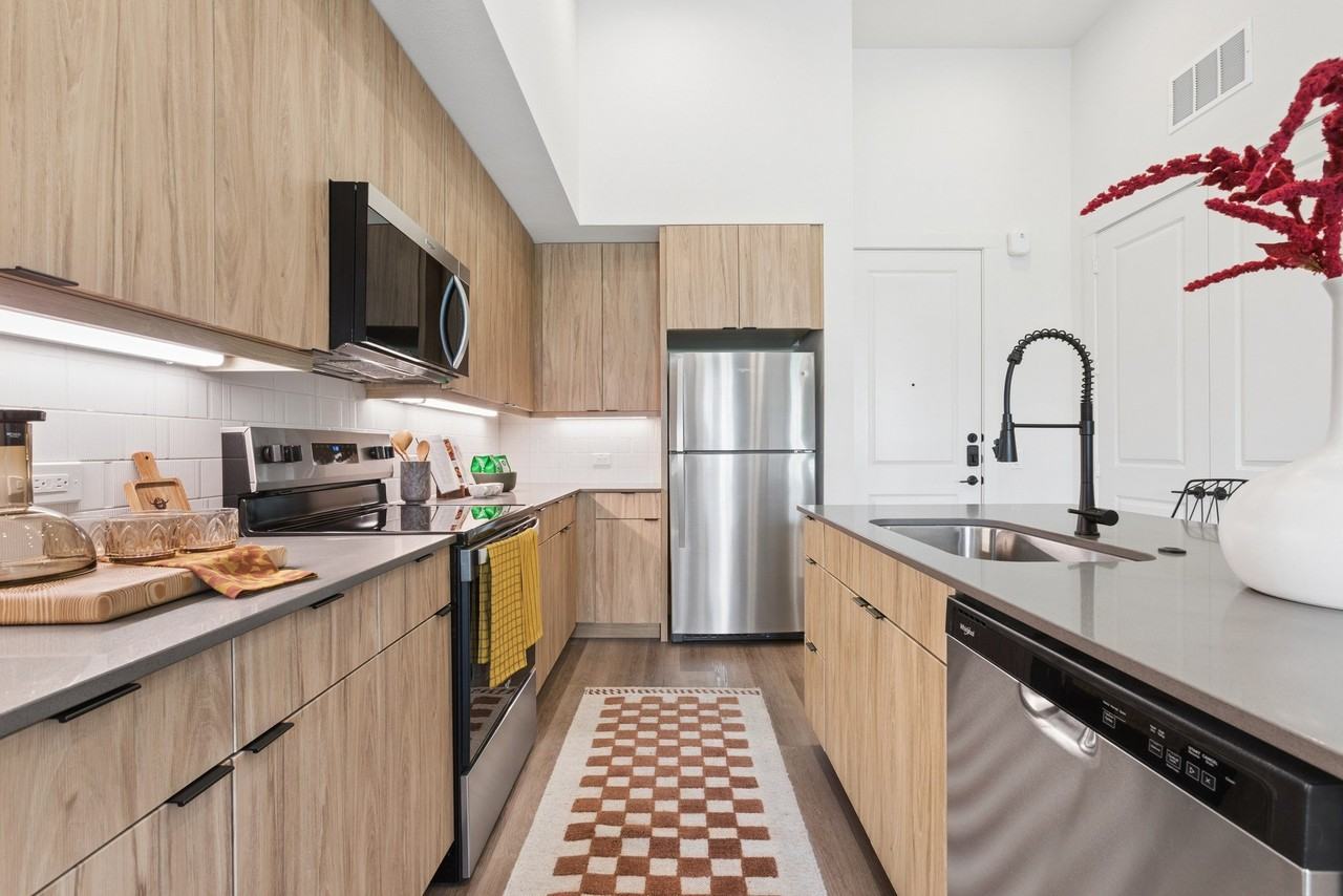 Lirica - Photo 3 of 24