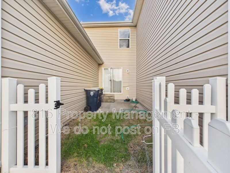 8164 N Drury Ave - Photo 4 of 34