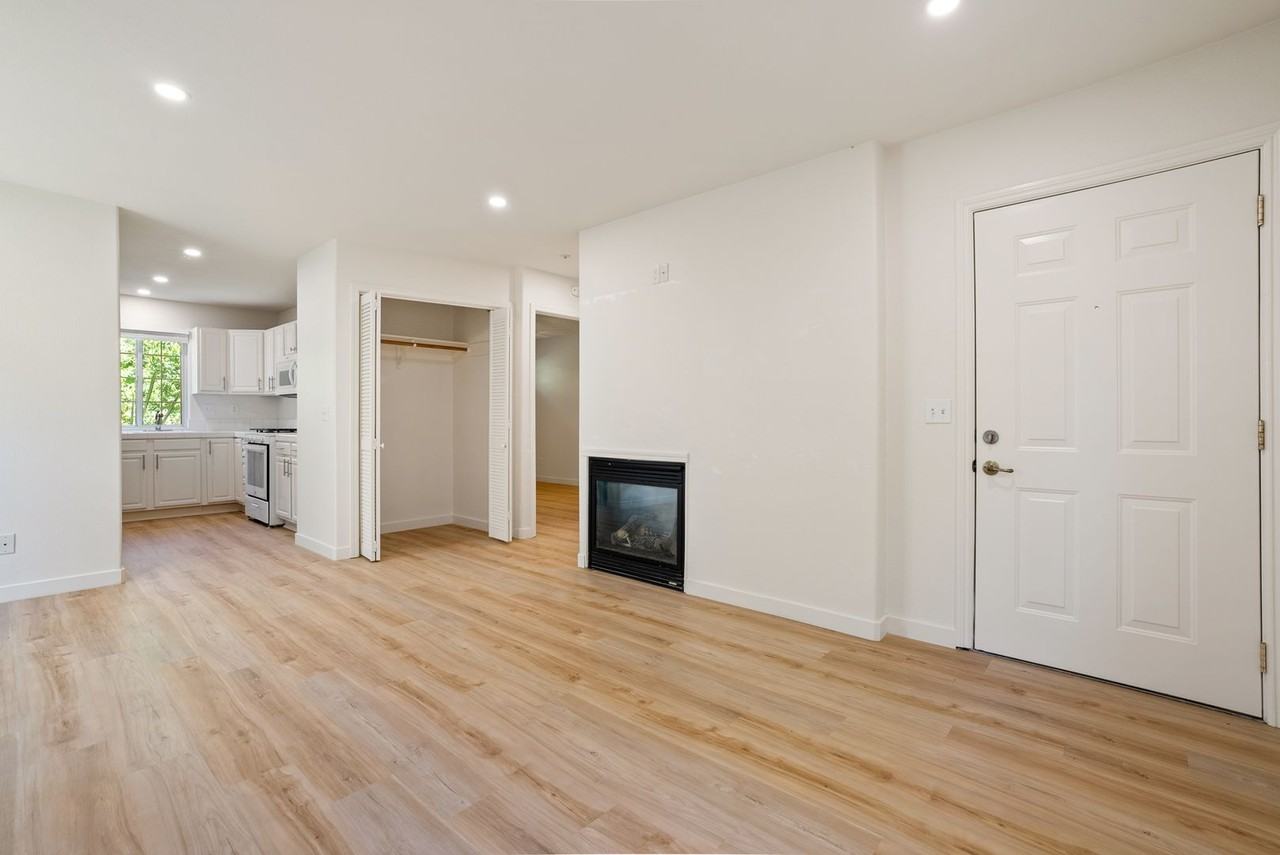 3372 Rockview Pl - Photo 2 of 37