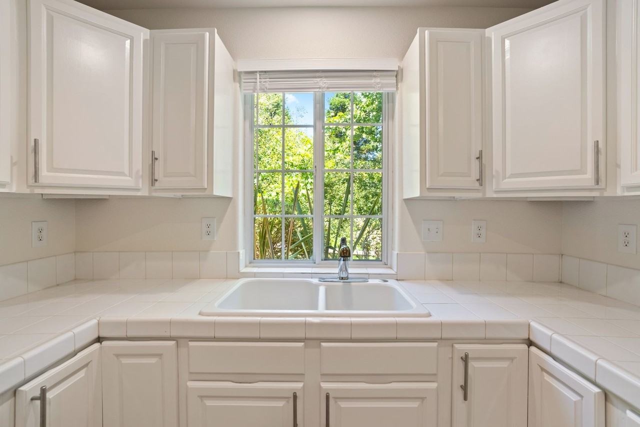 3372 Rockview Pl - Photo 7 of 37