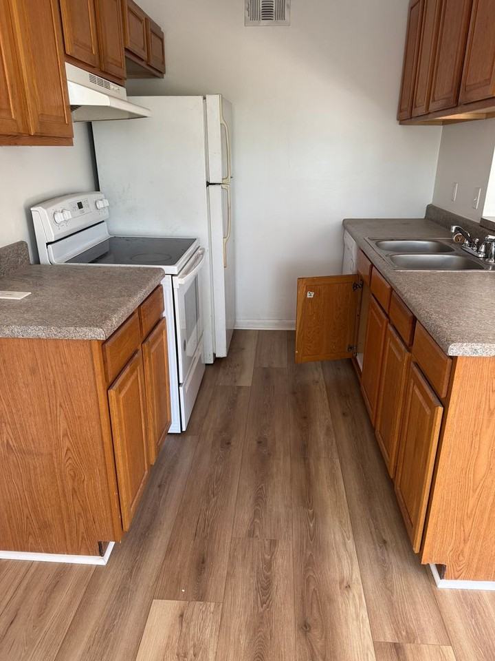 421 Mercury Ave Se #8 - Photo 4 of 15