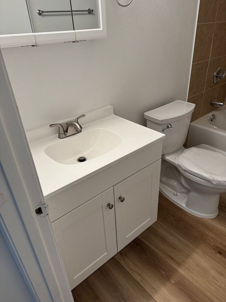 421 Mercury Ave Se #8 - Photo 5 of 15