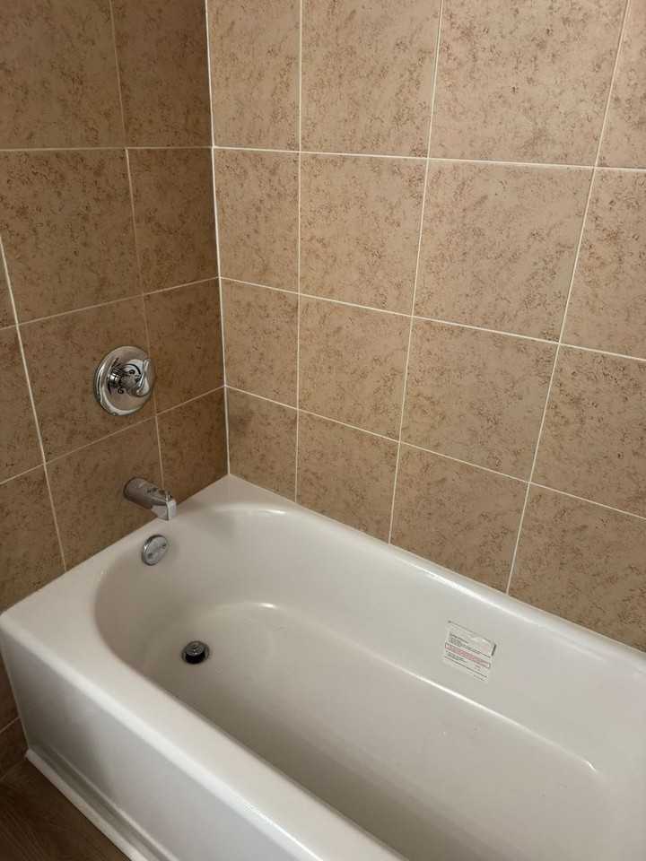 421 Mercury Ave Se #8 - Photo 6 of 15