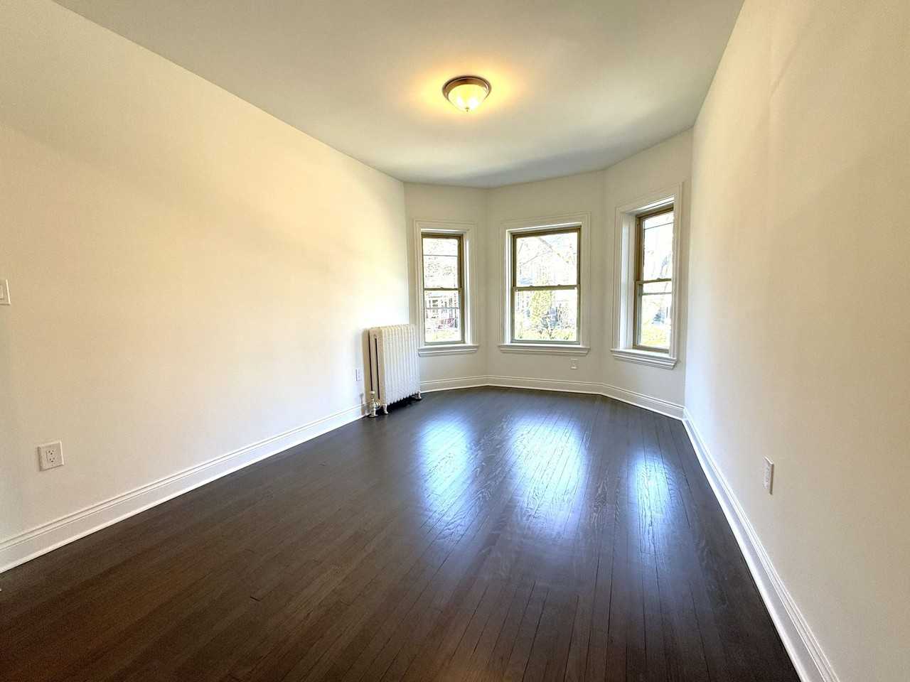 Stowell Avenue Apartments - Photo 5 of 10