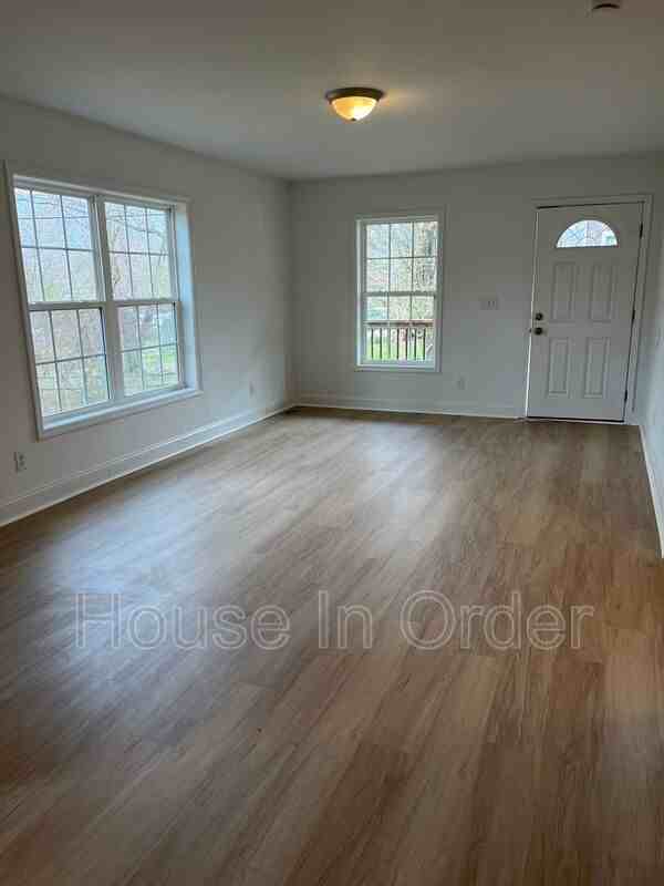 208 Fountain Way - Photo 2 of 14