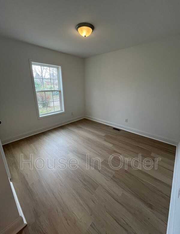 208 Fountain Way - Photo 3 of 14