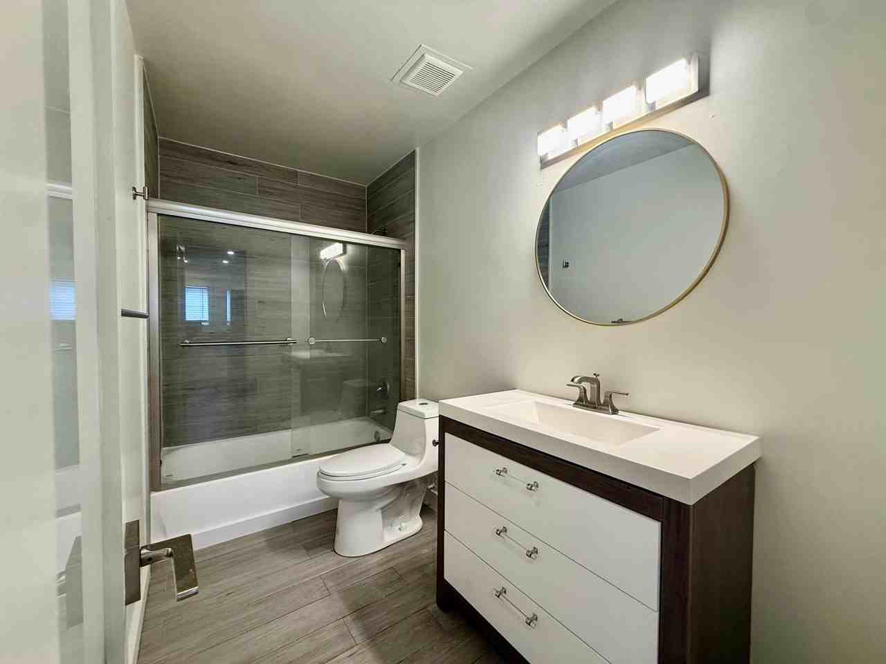 1215 Northeast 17th Avenue - Photo 2 of 8