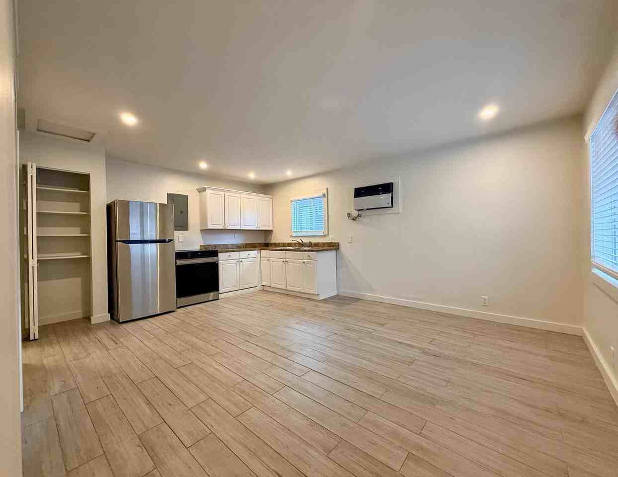 1215 Northeast 17th Avenue - Photo 3 of 8