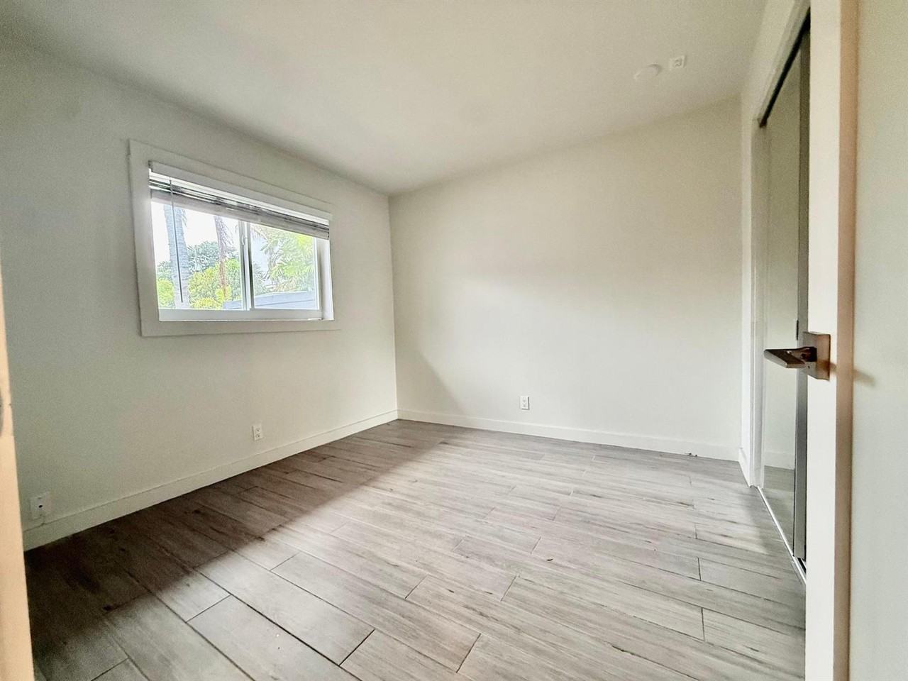 1215 Northeast 17th Avenue - Photo 4 of 8