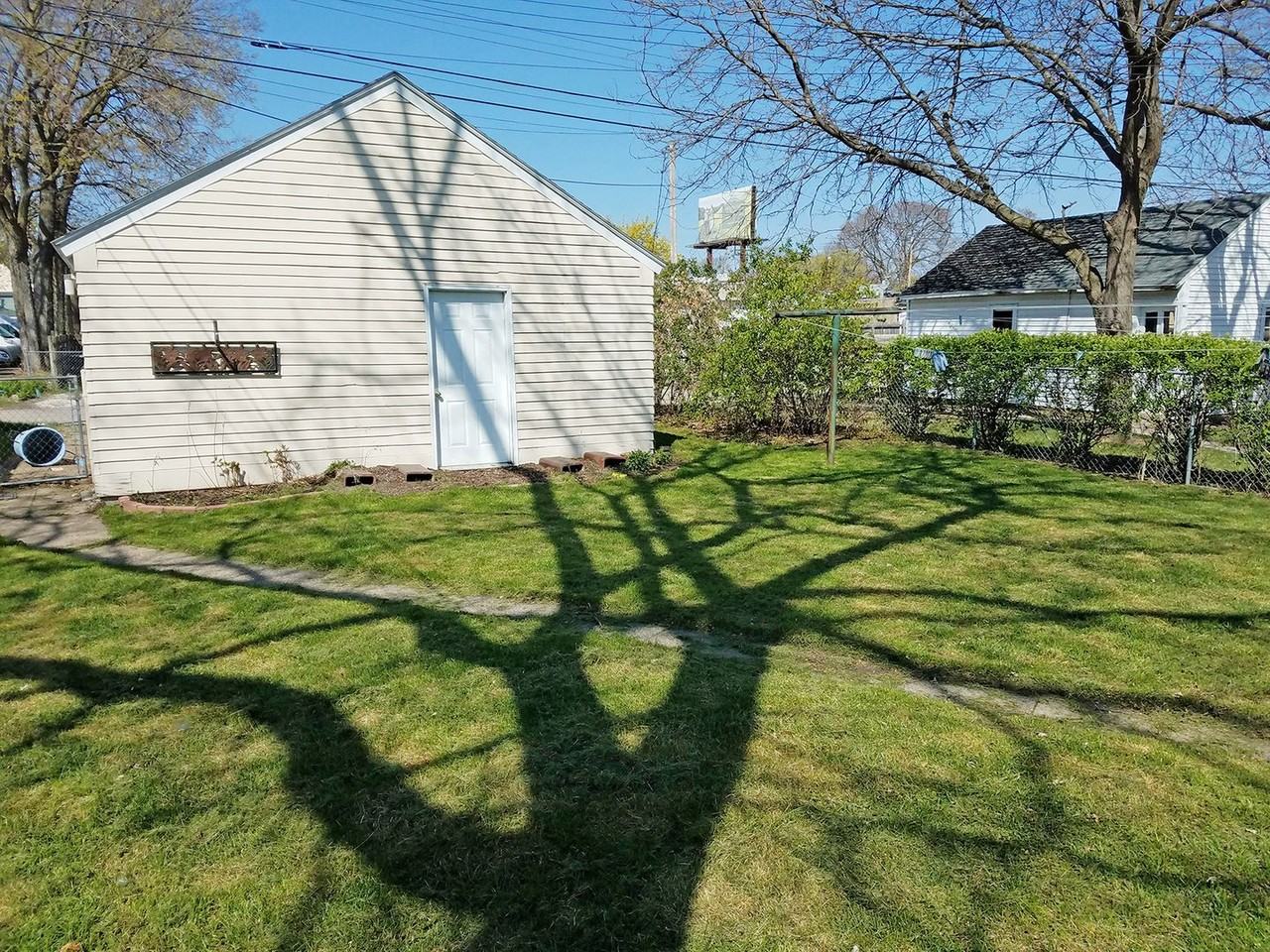 1713 Wood St - Photo 2 of 6