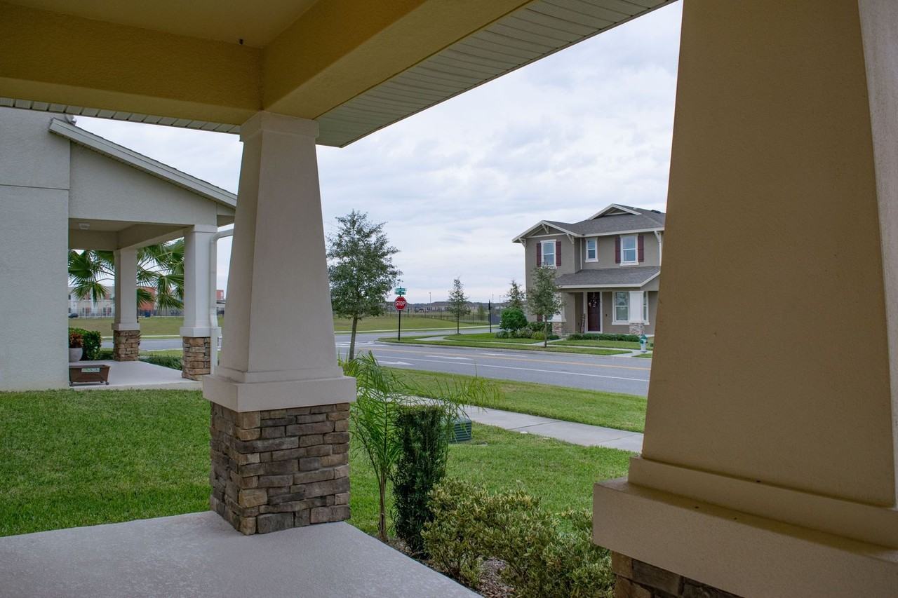 8112 Summerlake Groves St - Photo 2 of 21