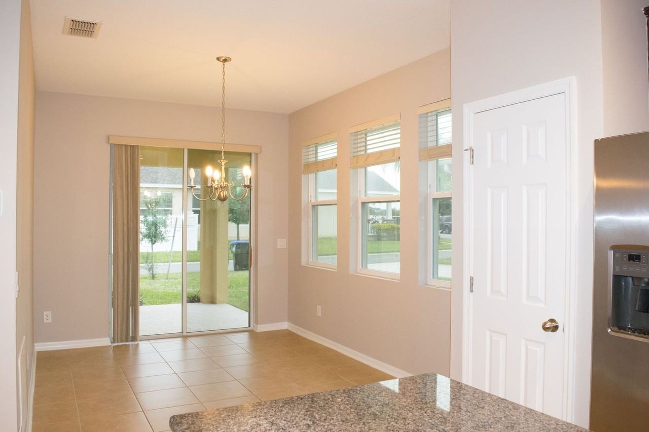 8112 Summerlake Groves St - Photo 3 of 21