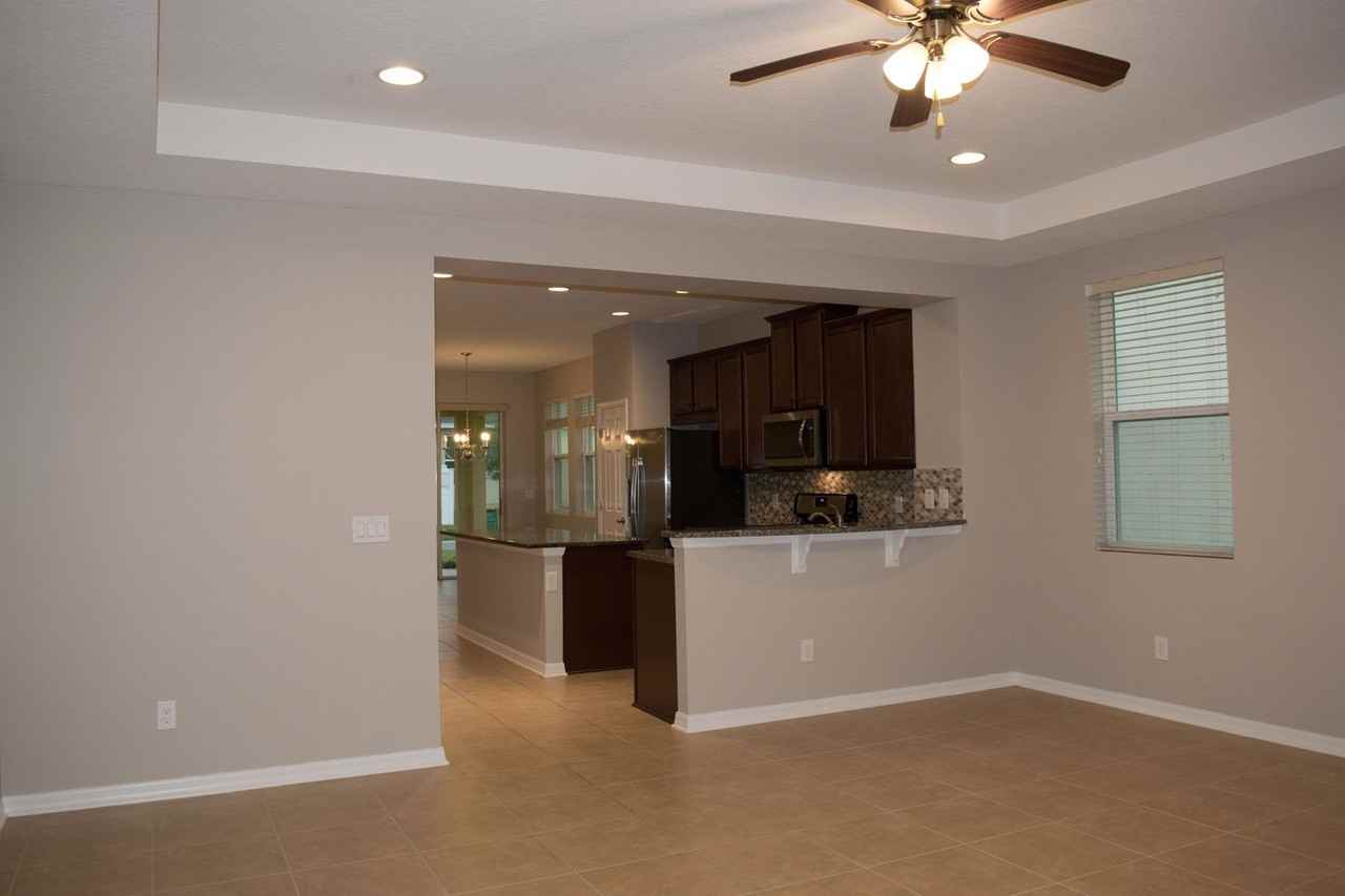 8112 Summerlake Groves St - Photo 4 of 21