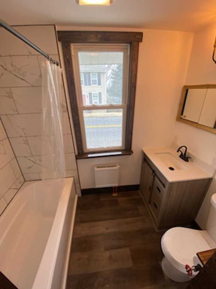 116 W Donegal St - Photo 7 of 10