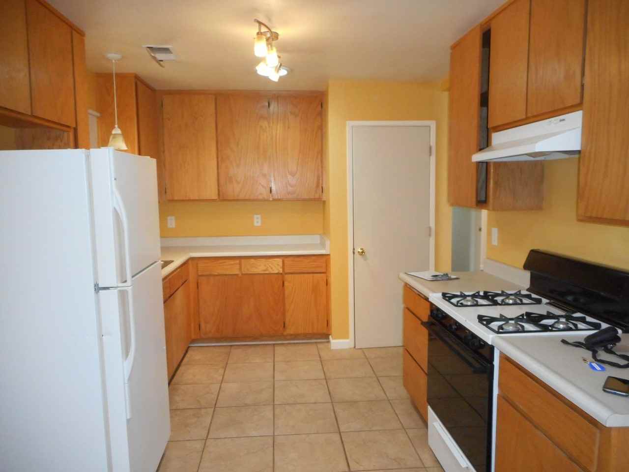 650PEARLCIRCLE - Photo 2 of 11