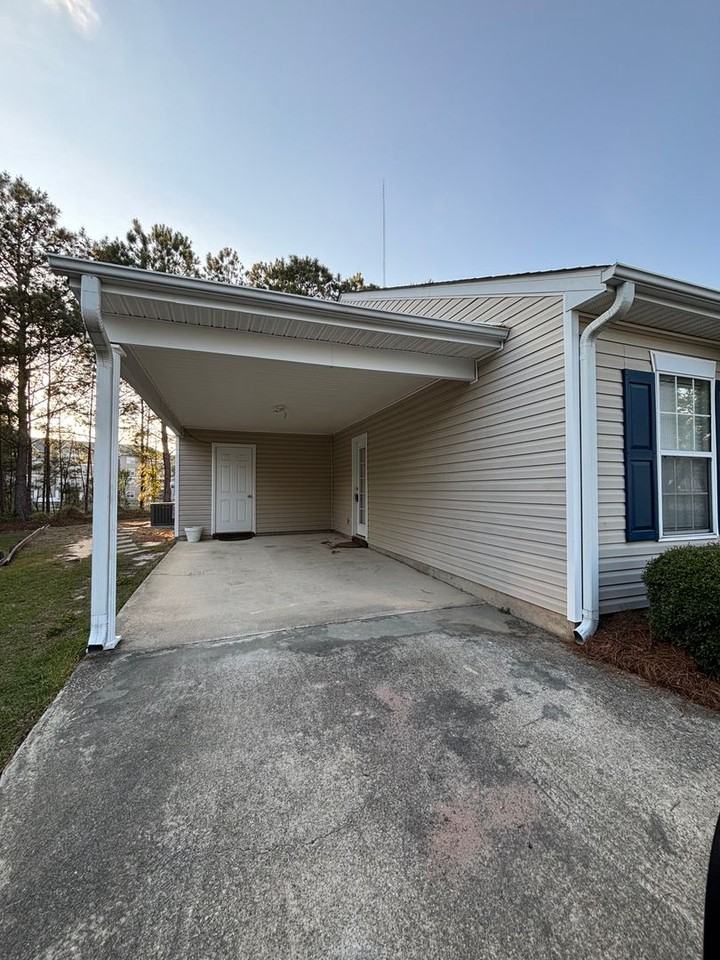 126 Elders Pond Cir - Photo 2 of 38