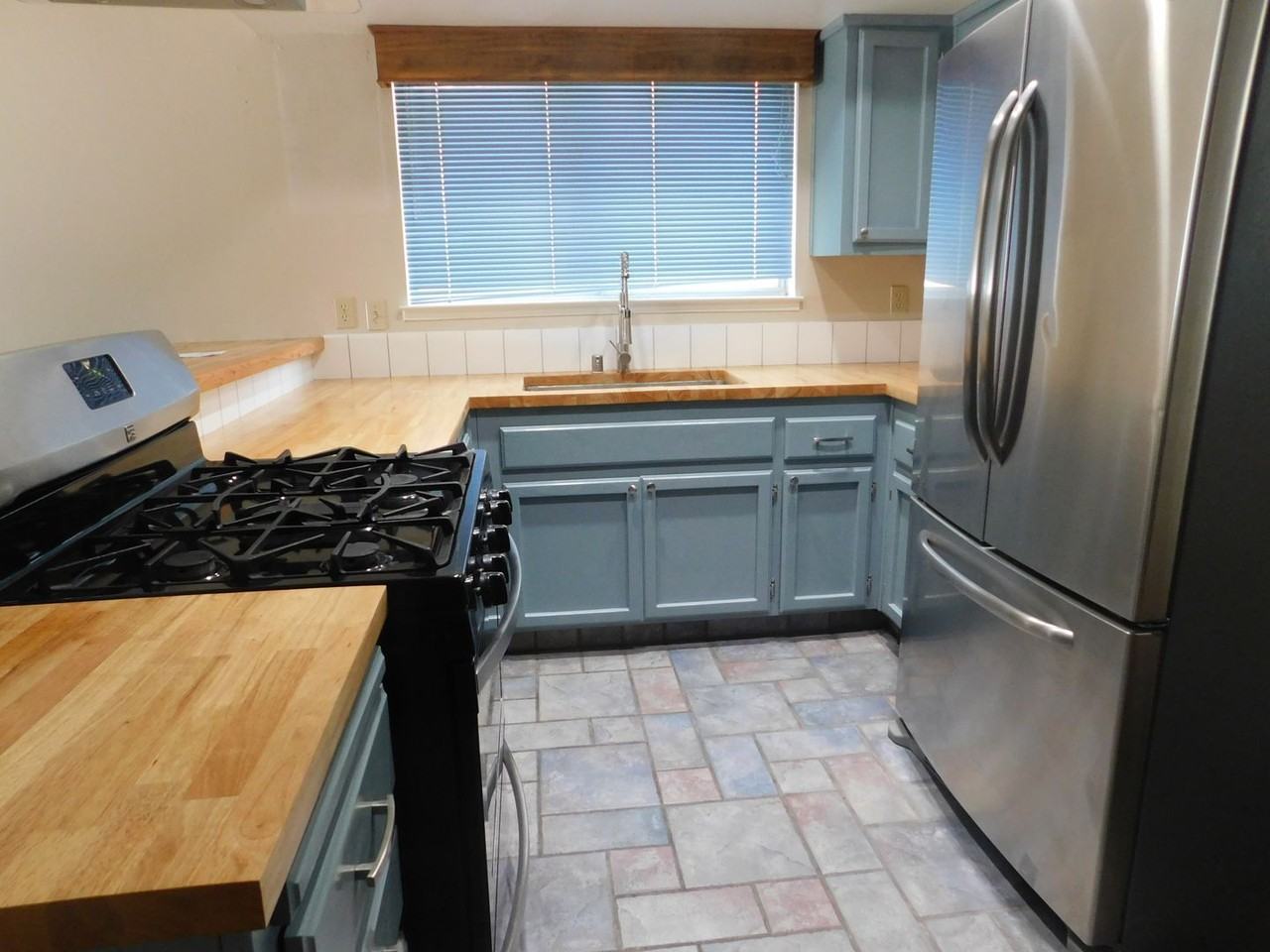 112 S Lilac St - Photo 2 of 20