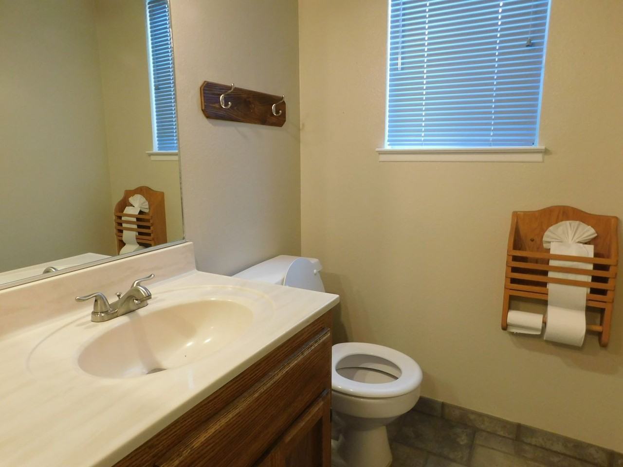 112 S Lilac St - Photo 6 of 20