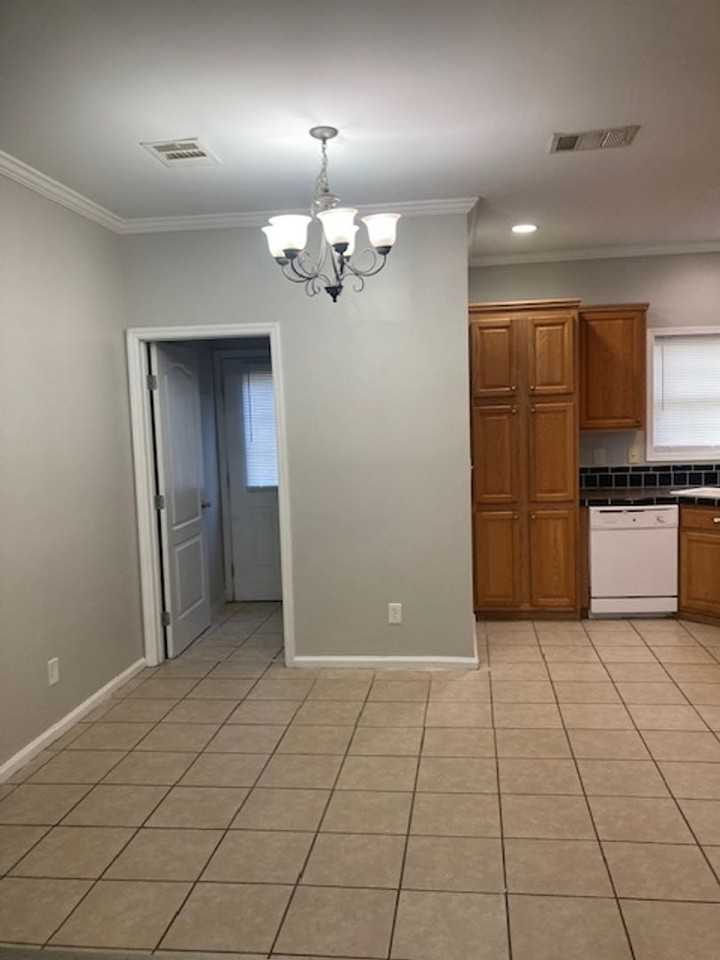 2918 56th Ave - Photo 3 of 16