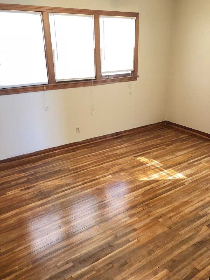 1819 Roanoke St - Photo 2 of 9