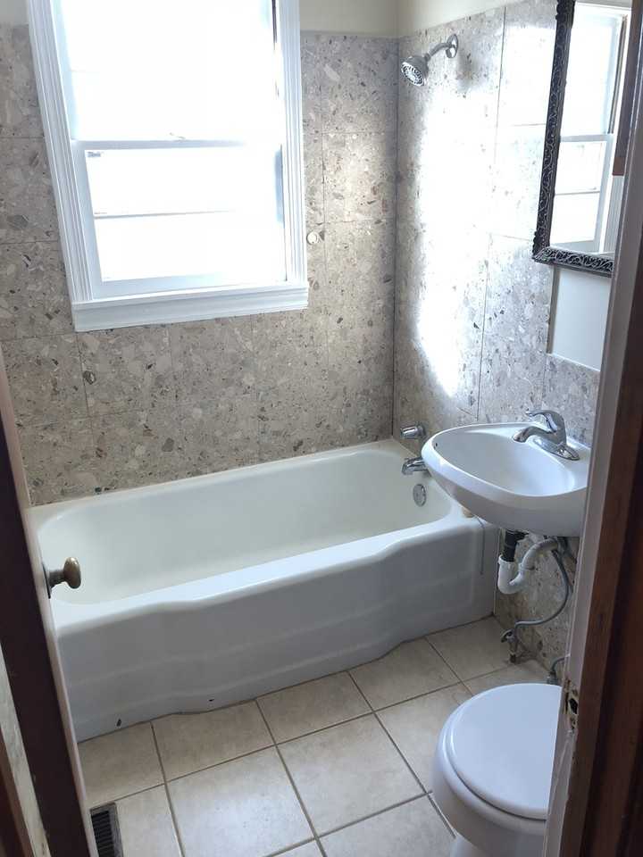 1819 Roanoke St - Photo 4 of 9