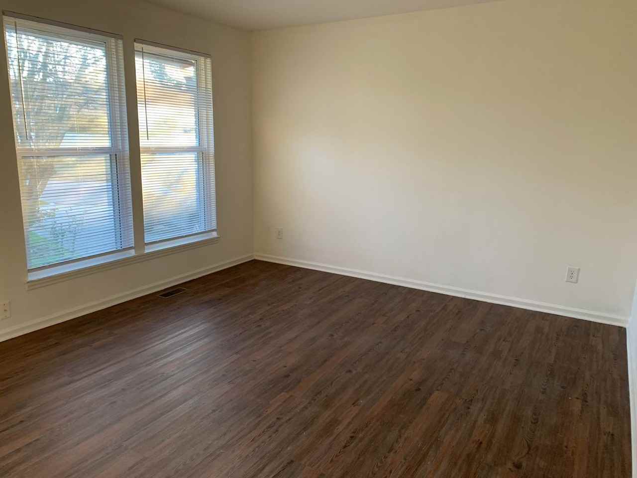 2000 Waters Dr - Photo 4 of 30