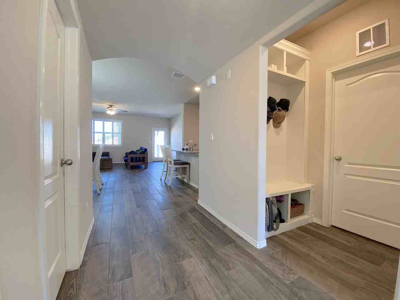 7421 Eagle Vista Dr - Photo 4 of 25