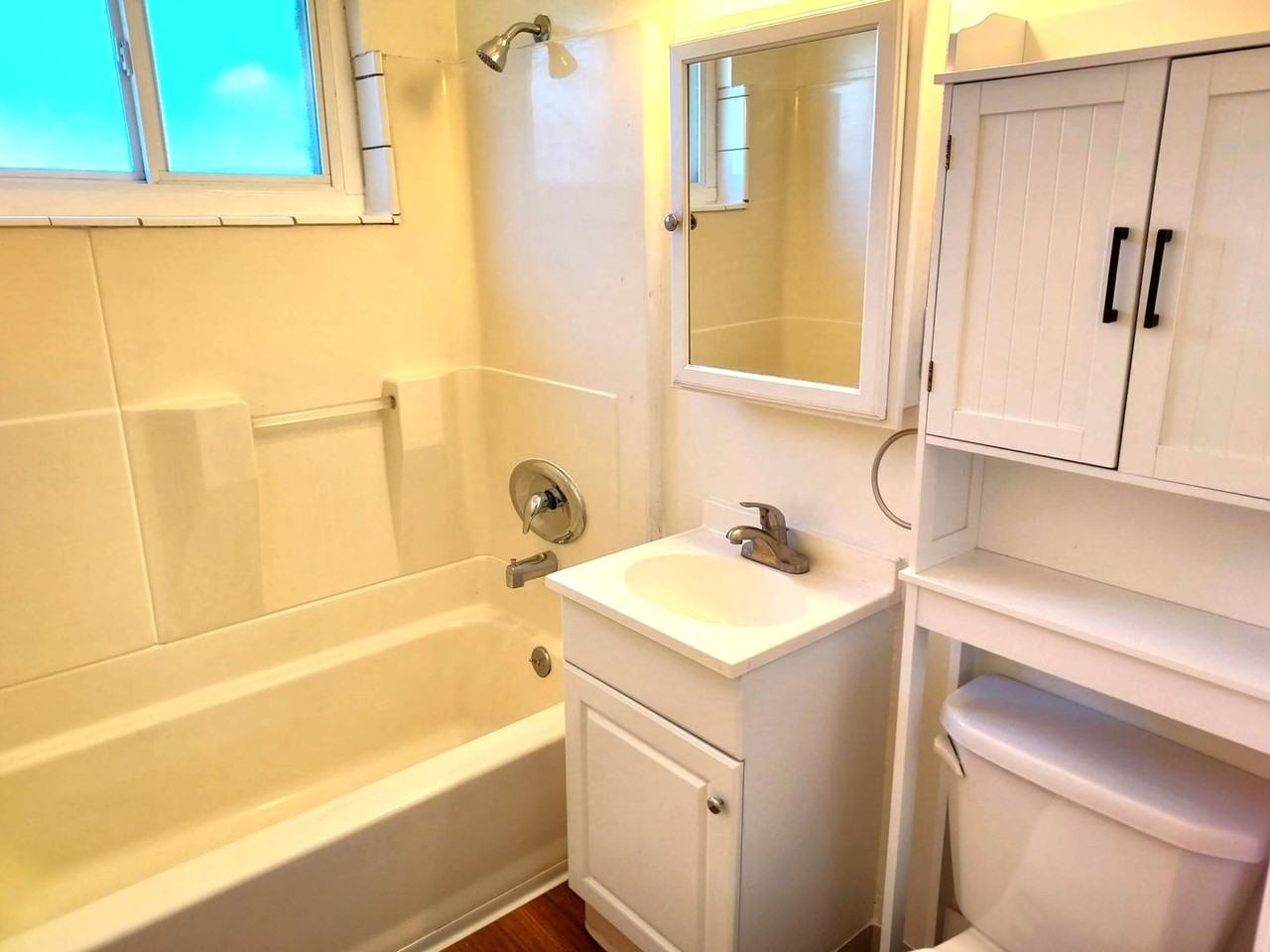 6083 Severin Dr - Photo 4 of 7