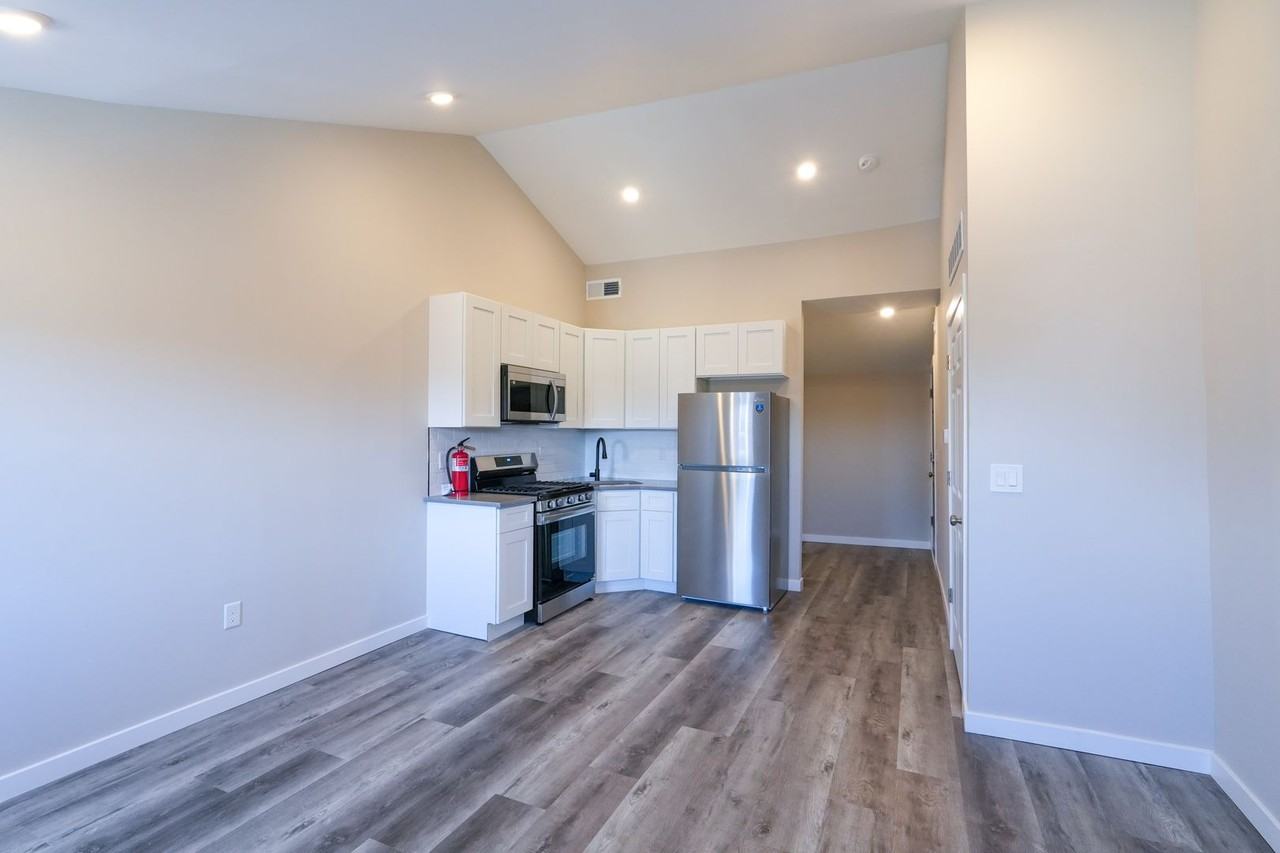 1335 S 8th St - Photo 2 of 10