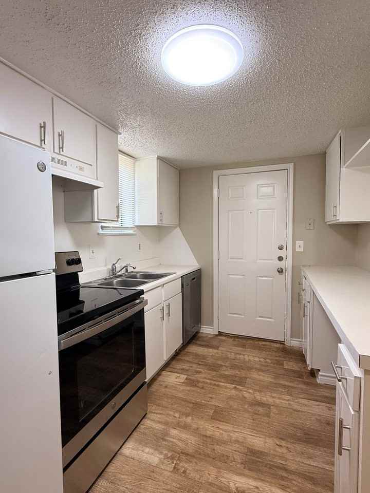 2304 Avenue K - Photo 5 of 16