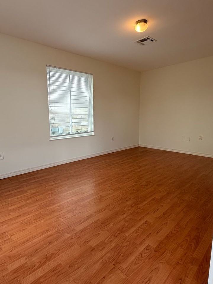 2114 Feliciana St #A - Photo 3 of 17