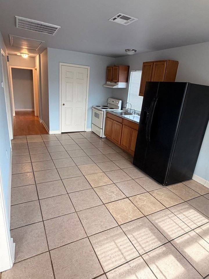 2114 Feliciana St #A - Photo 4 of 17