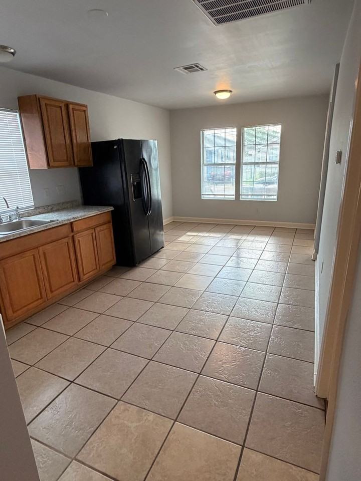 2114 Feliciana St #A - Photo 5 of 17