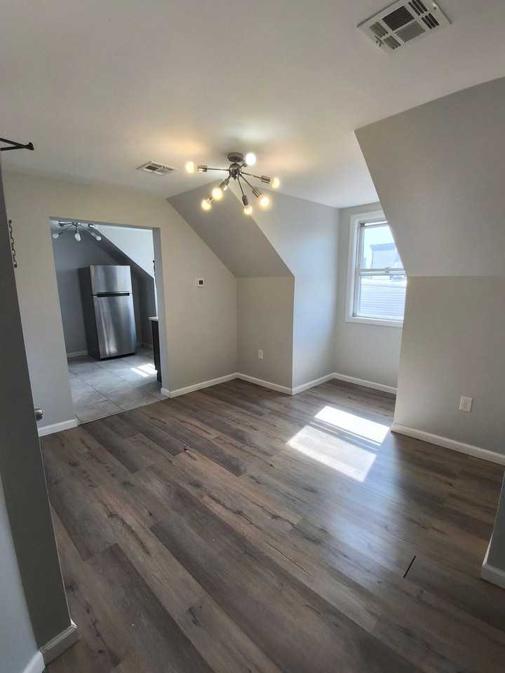 223 Cator Ave - Photo 2 of 6