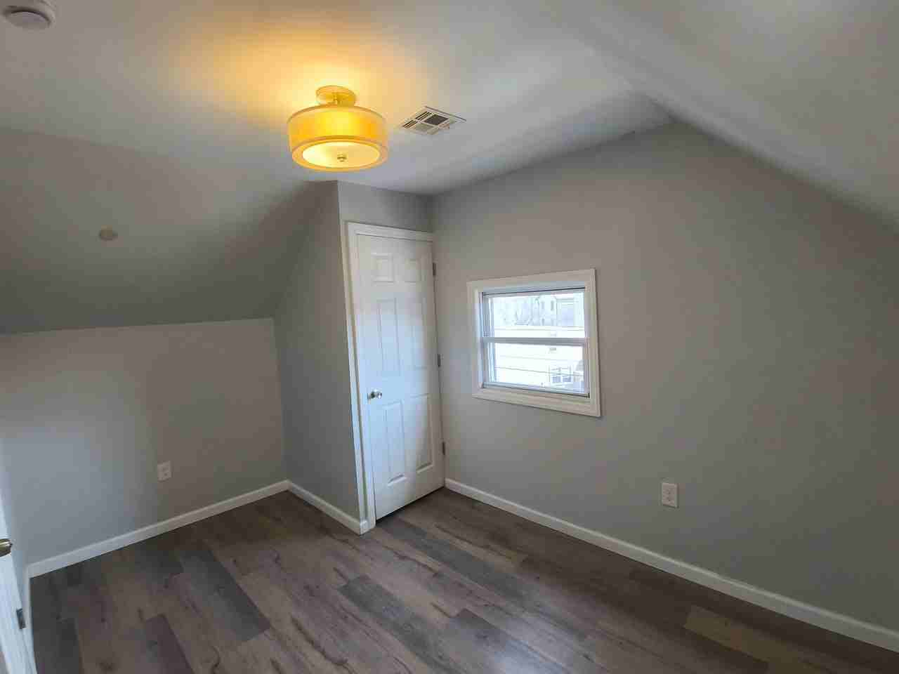 223 Cator Ave - Photo 4 of 6