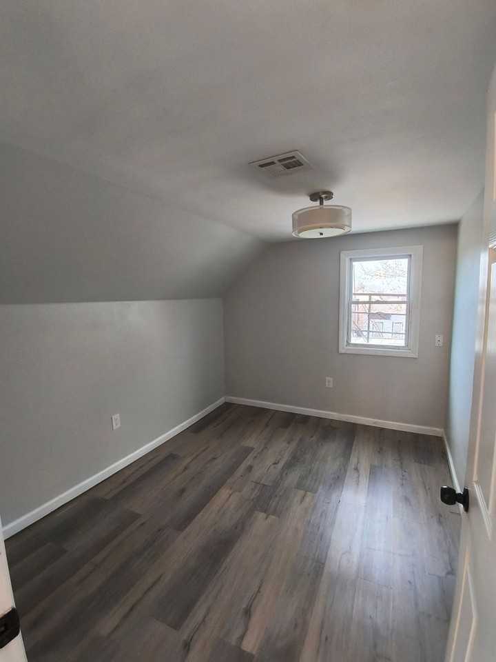 223 Cator Ave - Photo 5 of 6