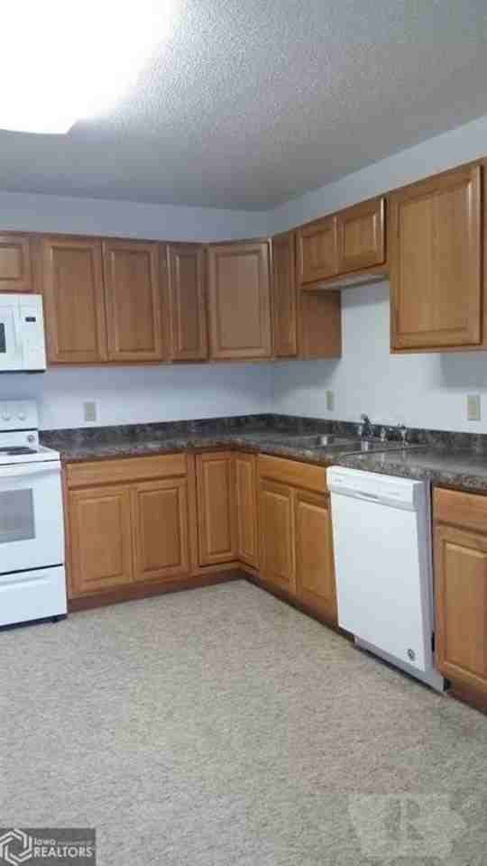 106 E Jefferson St - Photo 2 of 6