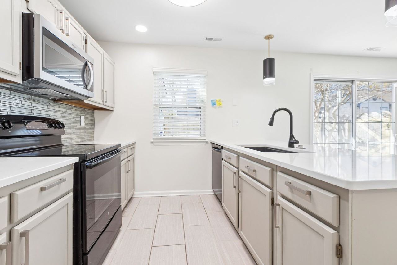 285 Ferdinand Cir - Photo 7 of 27