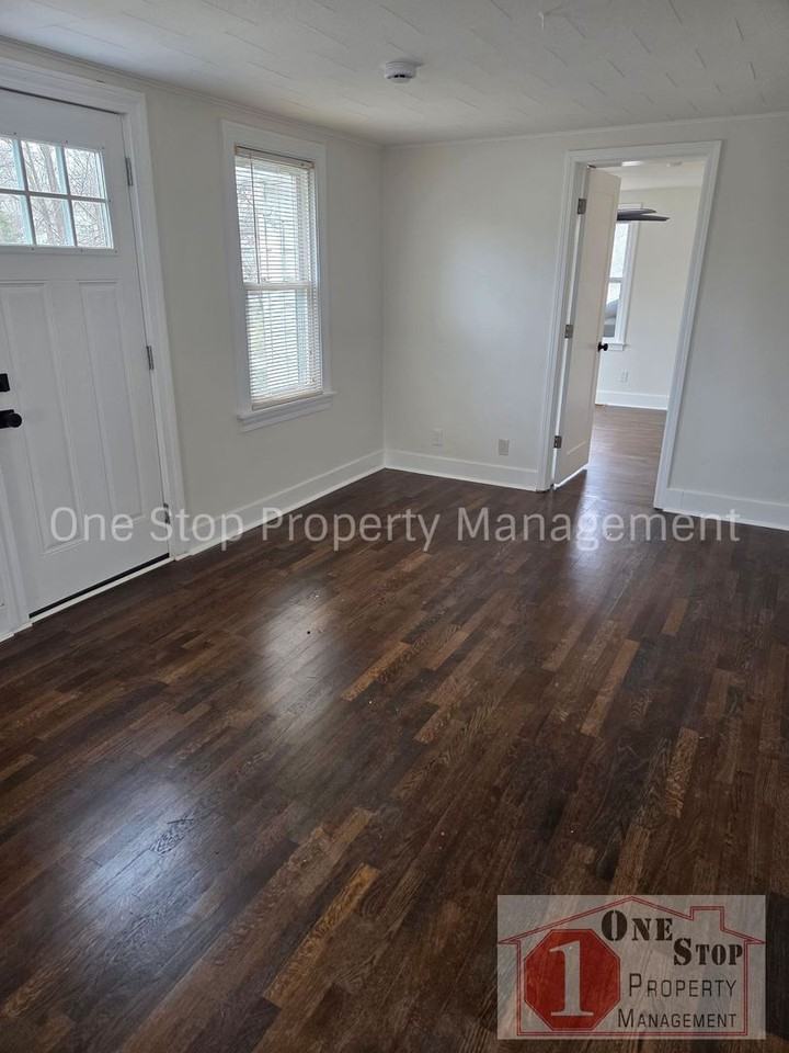 1926 S Hardy Ave - Photo 2 of 17