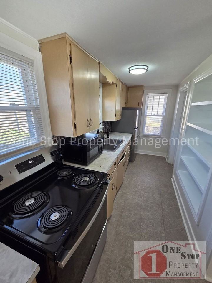 1926 S Hardy Ave - Photo 3 of 17