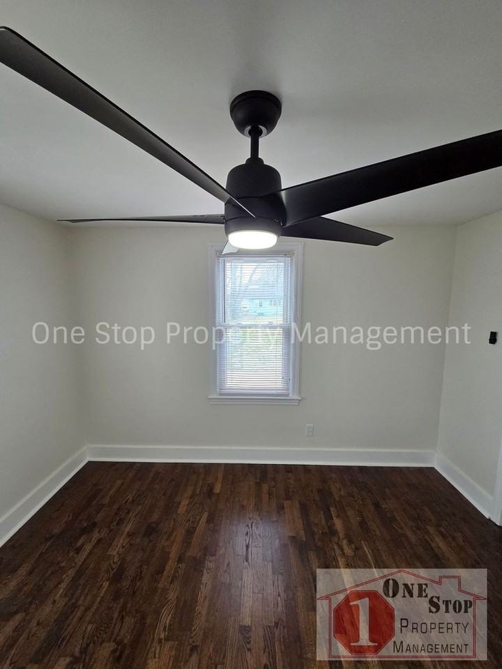 1926 S Hardy Ave - Photo 4 of 17