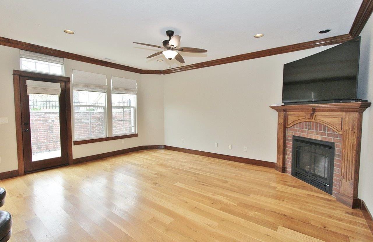 369 E Wexford Ln - Photo 2 of 26