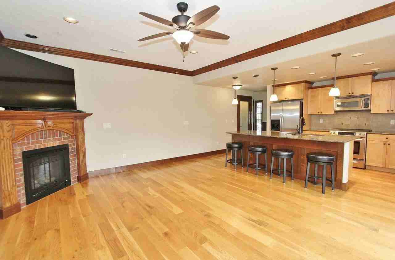 369 E Wexford Ln - Photo 5 of 26