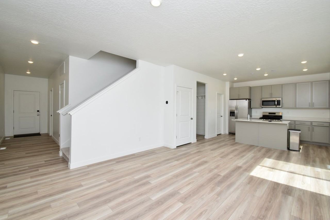 2042 N Golden Ruby Dr - Photo 3 of 24