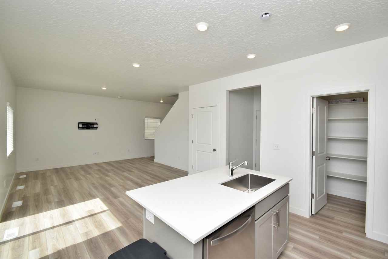 2042 N Golden Ruby Dr - Photo 7 of 24